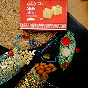 6 Most Treasured Designs in USA Rakhi Available with Indian Sweets